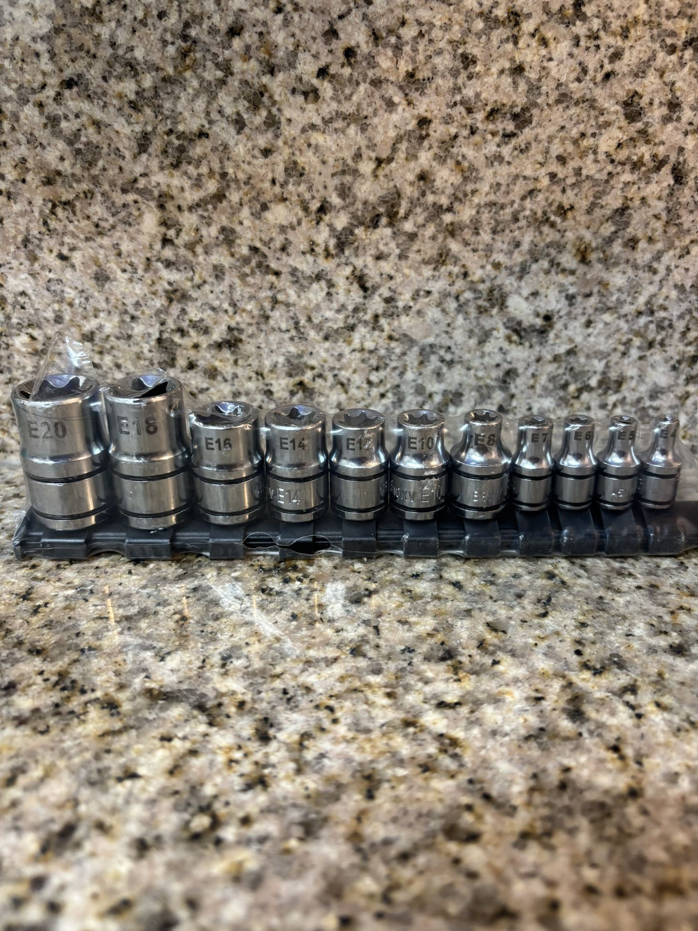 11 PIECE 1/4", 3/8", AND 1/2" DRIVE ADV INVERTED TORX SOCKET SET