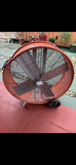 Industrial Fan. 32”.