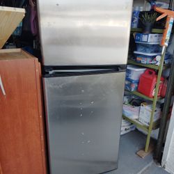 Avanti Refrigerator