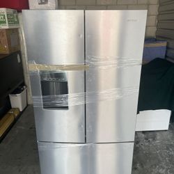 Whirlpool 36in, 26.8 Cu Ft French Door Refrigerator/Freezer