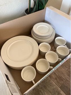 Tablesetting plates and cups