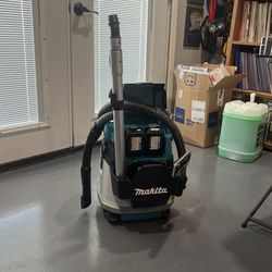 Makita Portable Vacuum