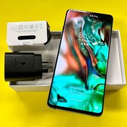 Samsung Galaxy S10+ Plus,  Factory Unlocked,  Excellent Condition.  Like New 