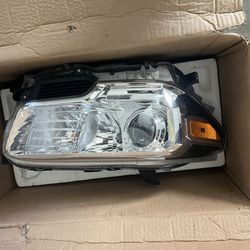 3rd Gen. Toyota Tacoma OEM headlights (with bulbs)