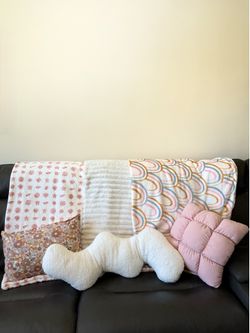 Pink Decor Bundle Blankets, Pillows, Seashell Garland & Tablecloth