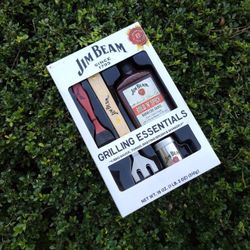 Jim Neam Gift Grill Set Grilling Essentials 

Never used 

27 $