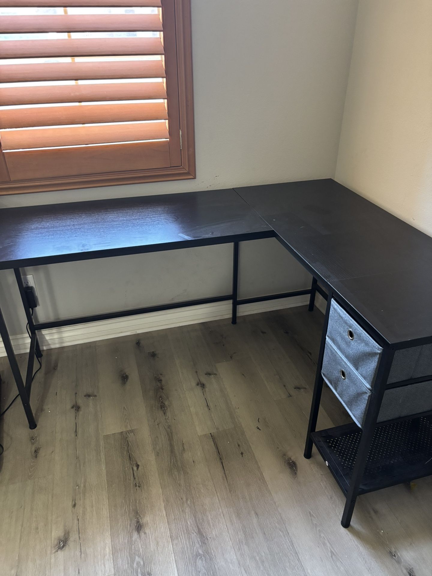 L office Desk