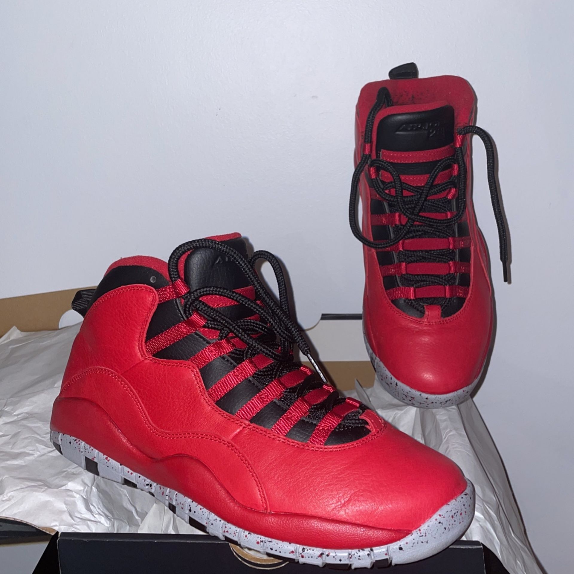 Jordan 10 Retro 30th “Bulls Over Broadway” Size 9.5