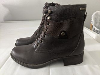 Women's boots size 6.5