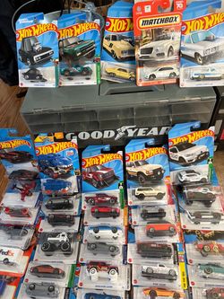 48 HotWheels redbox toy hauler