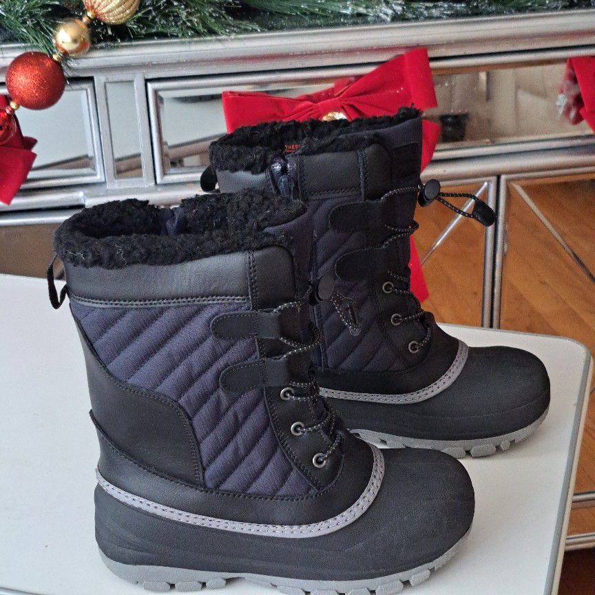 All In Motion Snow Boots Size 2