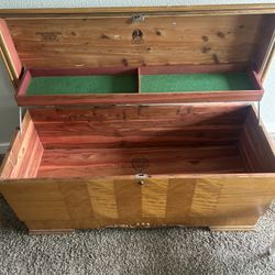 Lane Cedar Chest 