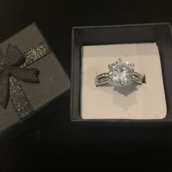 Beautiful .925 Silver w/ 5A Grade Clear Zircon Stones - Size 6