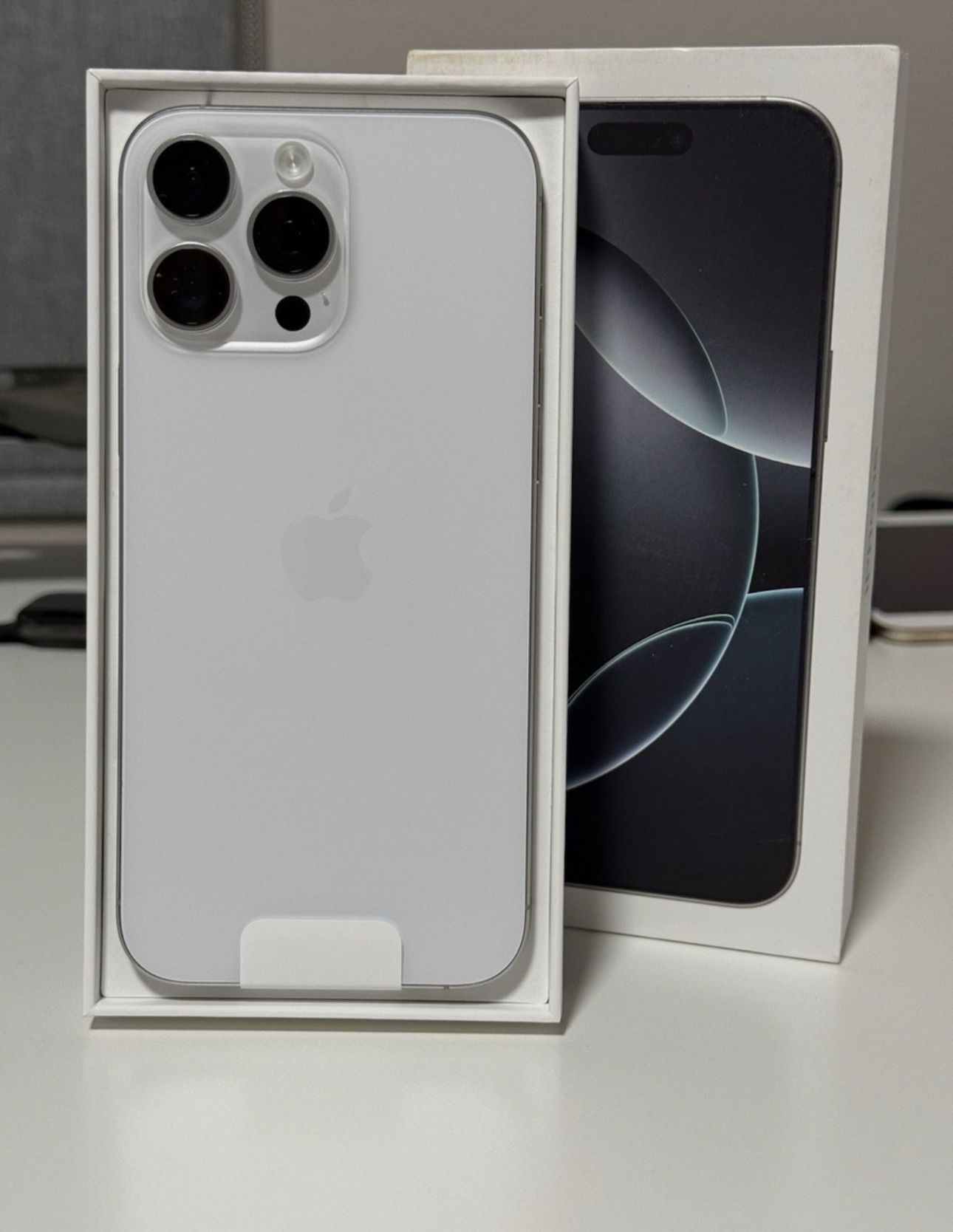 Apple iPhone 16 Pro Max 1TB White Unlocked I Can Come To You 