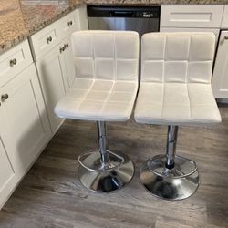 2 Bar Stools 