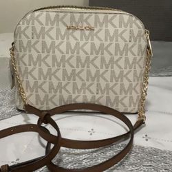 New Michael Kors Purse 