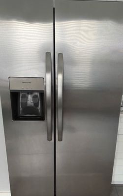 Frigidaire side by side door  new condition