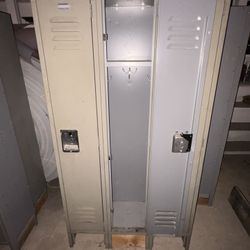 3 Door Lockers