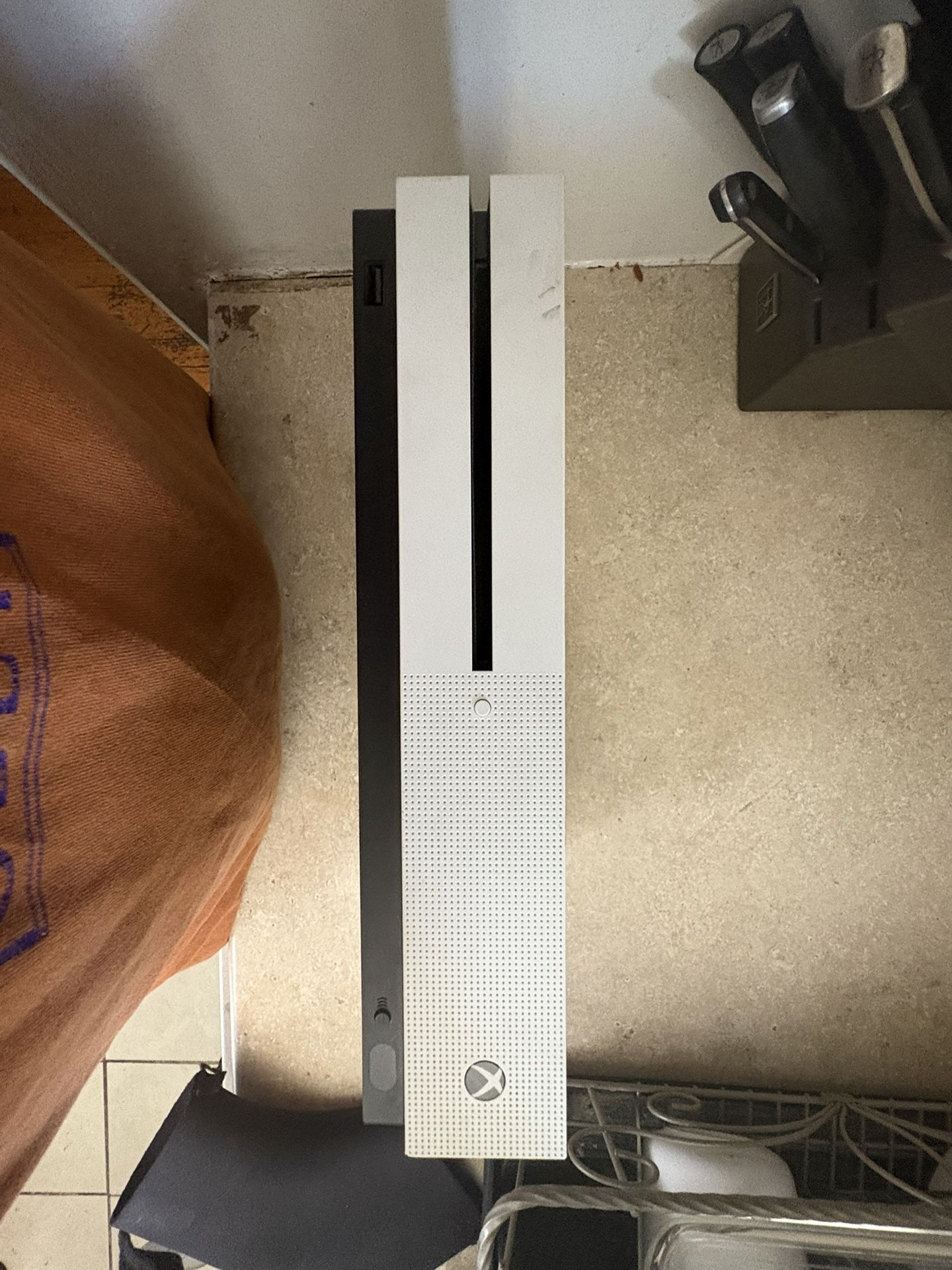 Xbox console One S