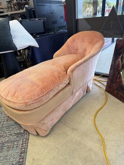 Pink Velvet Tufted Chaise Lounge