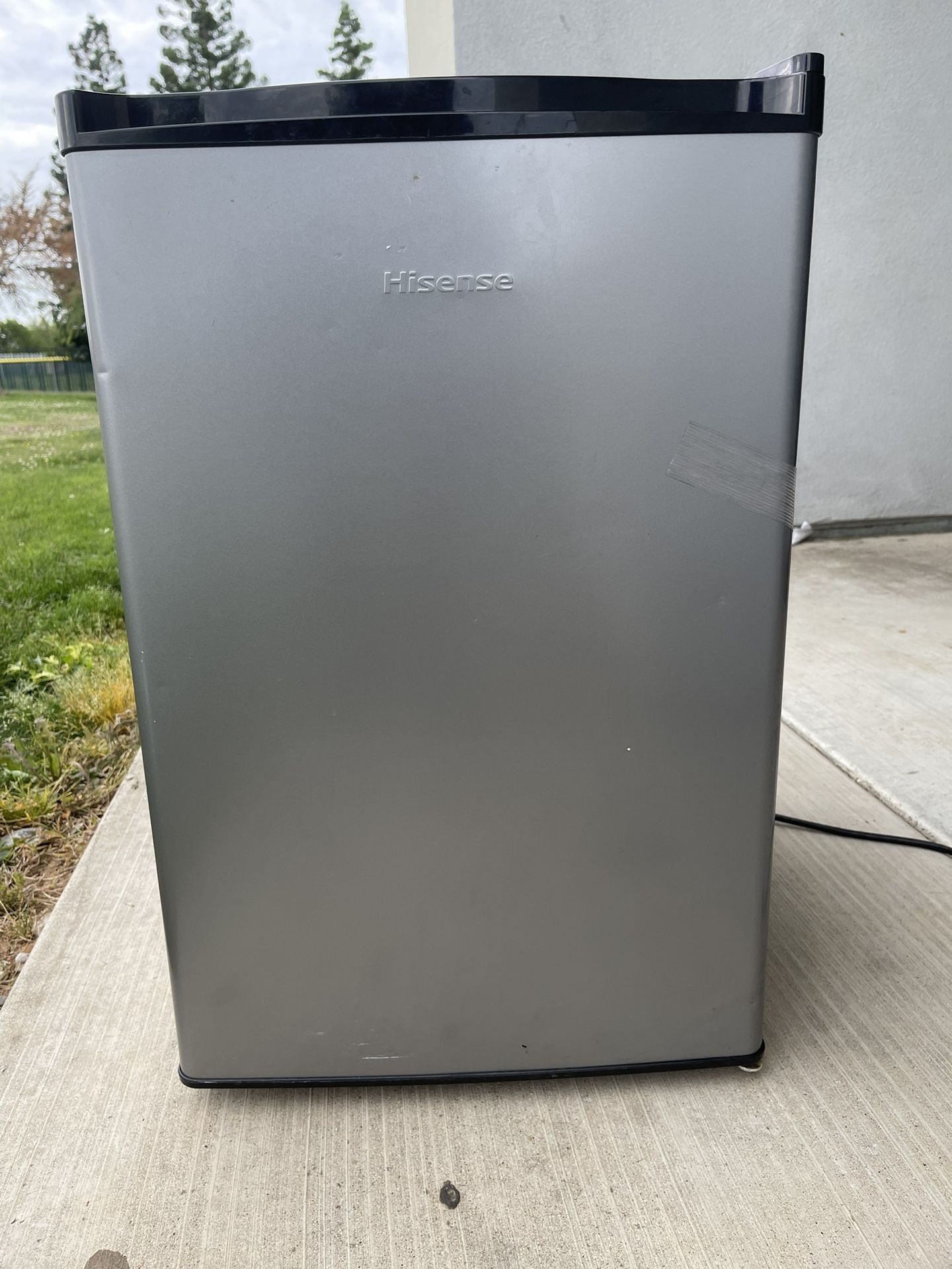 Hisense Mini Fridge for Sale in Sacramento, CA OfferUp