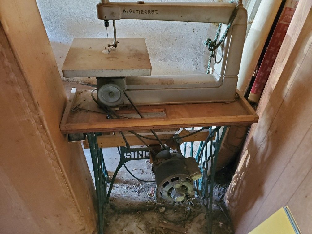 Upholstery swing machine