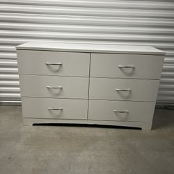 White 6 Drawer Dresser/ Delivery Available 