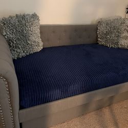 Daybed with Trundle