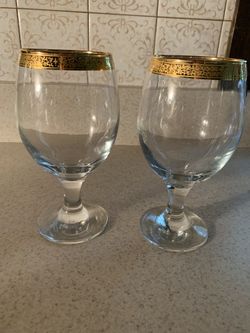 Set of two wine glasses
