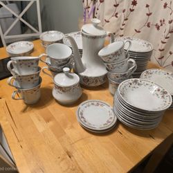 60 Piece Tea Set 