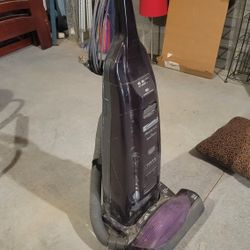 Kenmore Upright Vacuum.