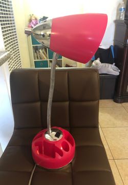 Hot pink desk lamp with organizer build in . $15.00