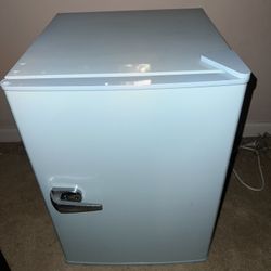 Insignia Retro Mini Fridge 