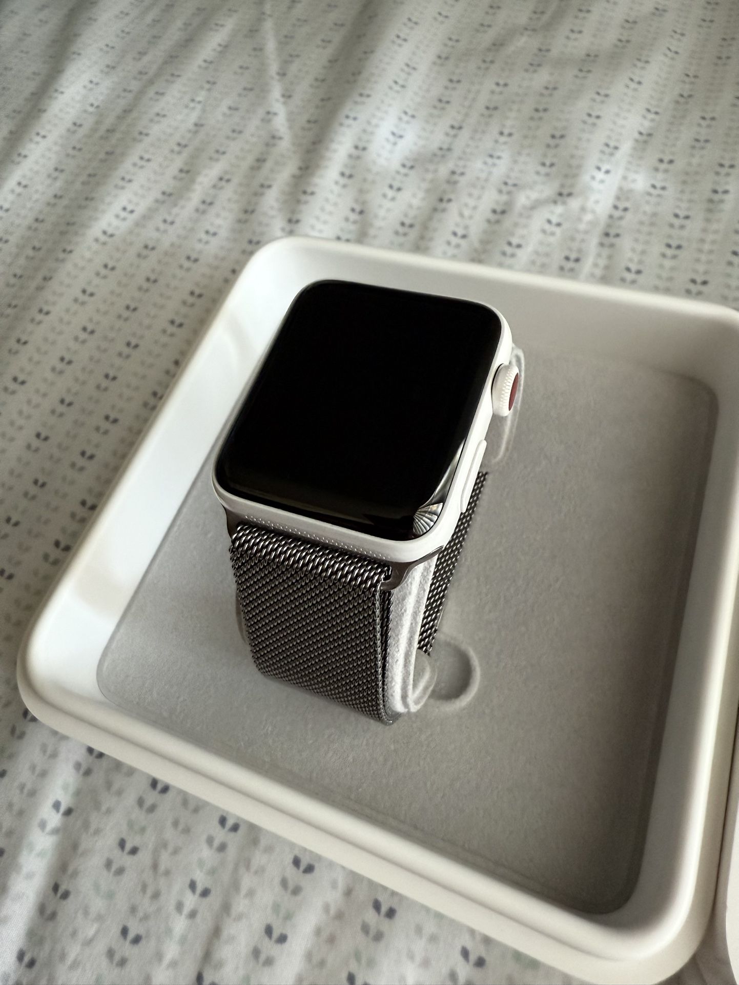 Apple Watch Series 3 Edition (White Ceramic 42mm)