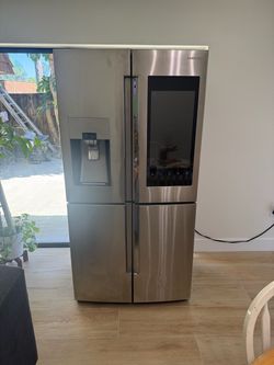 Samsung 4-Door French Door Refrigerator with Family Hub