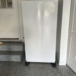 Whirlpool Upright  Freezer  Model Wzf34x16dw00