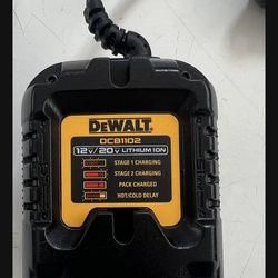 ❇️❇️❇️12V MAX*/20V MAX*/FLEXVOLT® 2 AMP CHARGER