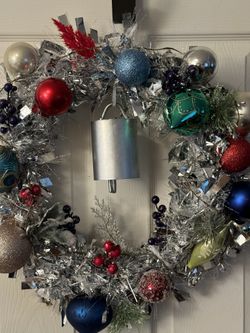 Winter  Ornament Wreath With Bell