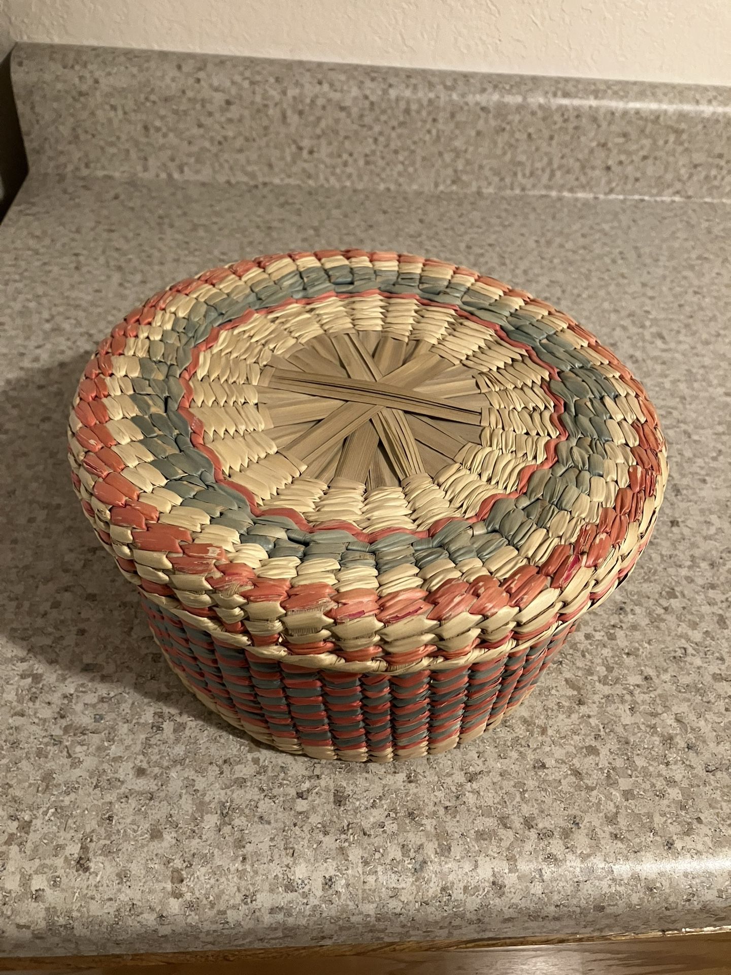 Weaved Basket w/Lid