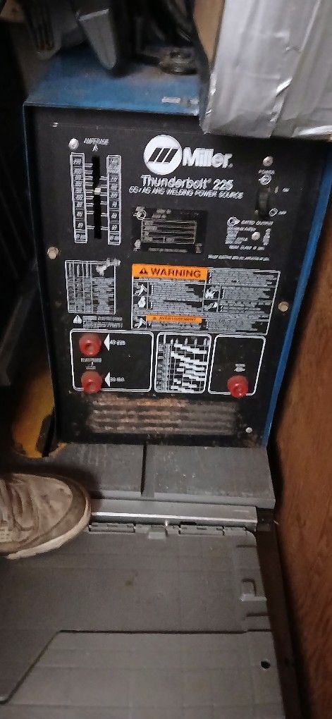 Miller Thunderbolt 225 AC/DC Arc Welding Power Source.