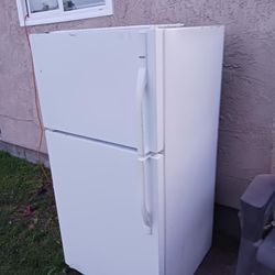 Refrigerator/Refrigerador