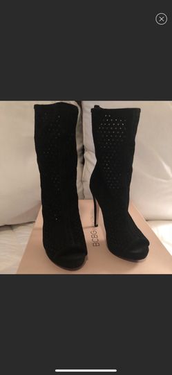 BCBG booties size 6 💕