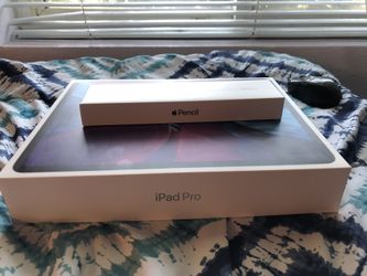 New iPad Pro 2020 4th Gen 12.9 128gb + Apple Pencil 2nd generation.