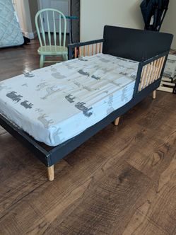 Toddler bed