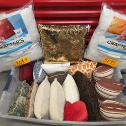 Mixed Lot Of (18) Decorative Indoor And Outdoor Pillows 