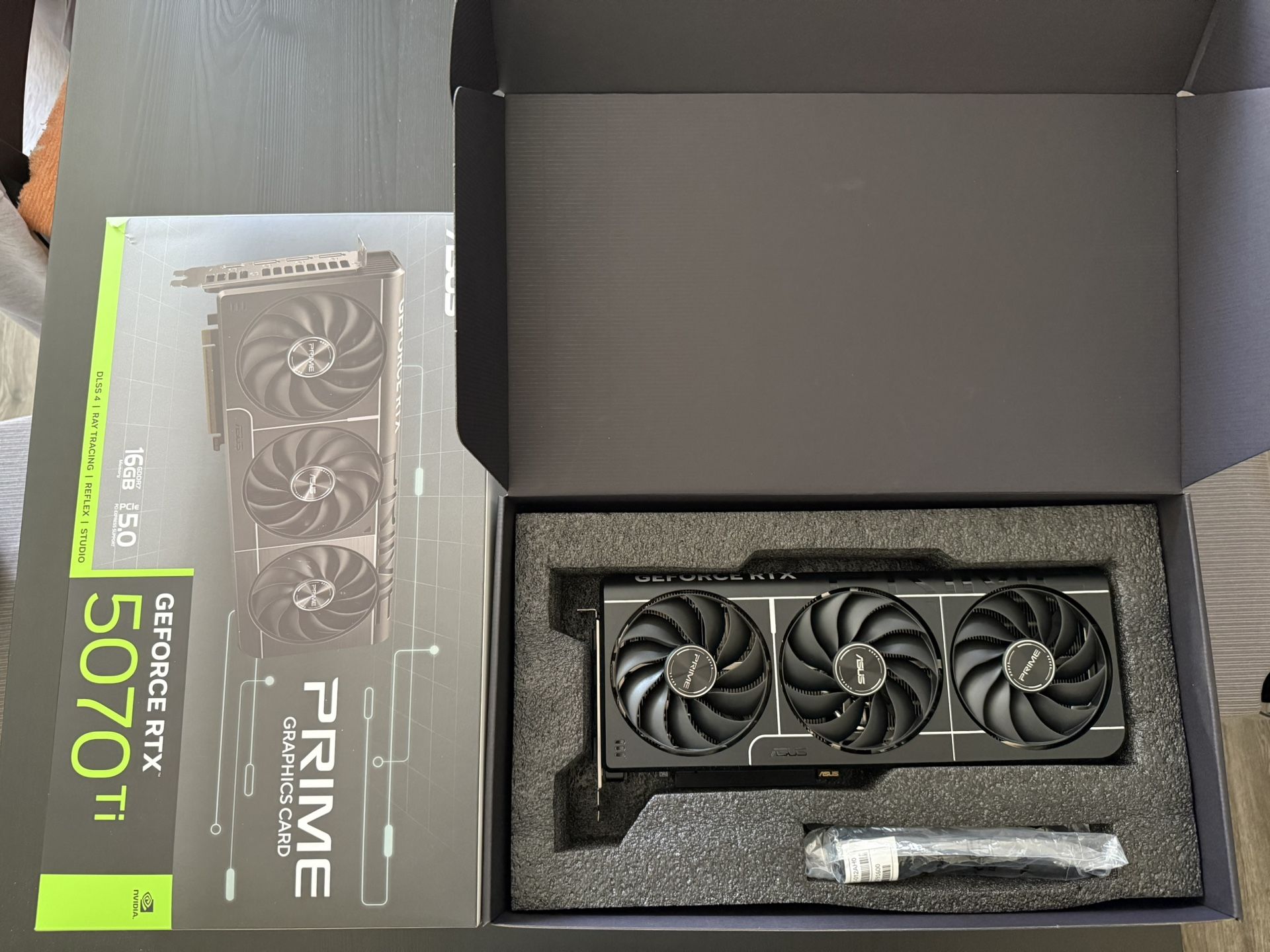 RTX 5070 Ti - ASUS