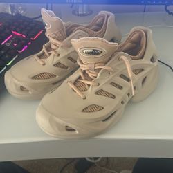 Shoes Size 7