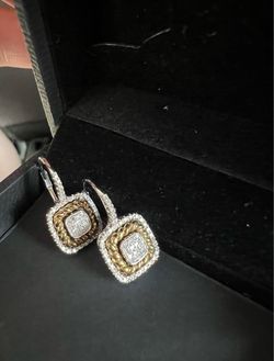White gold, square earrings