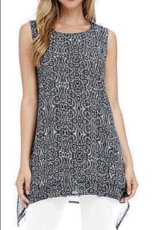 NWT Fever Women Double Layer Sleeveless Blouse Black White Floral Tile L Large top
Brand new, with tags
Size L Large
Assymetrical hem, Double Layer,