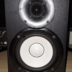 Yamaha HS5 Powered Studio Monitor For Sale - Read The Description -
